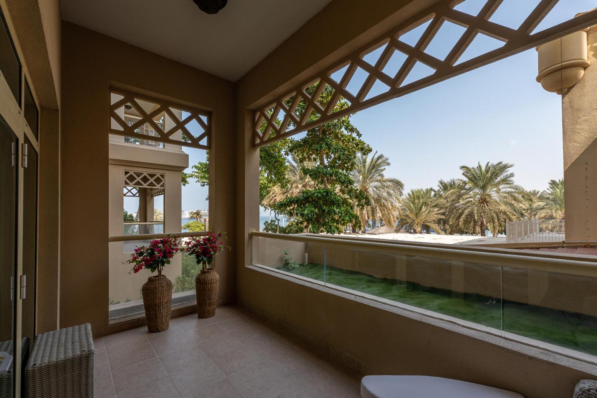Shoreline 4, Palm Jumeirah - Mint * Dubai